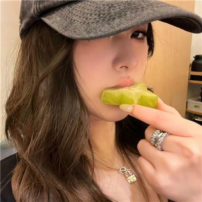 穿盔甲的少女